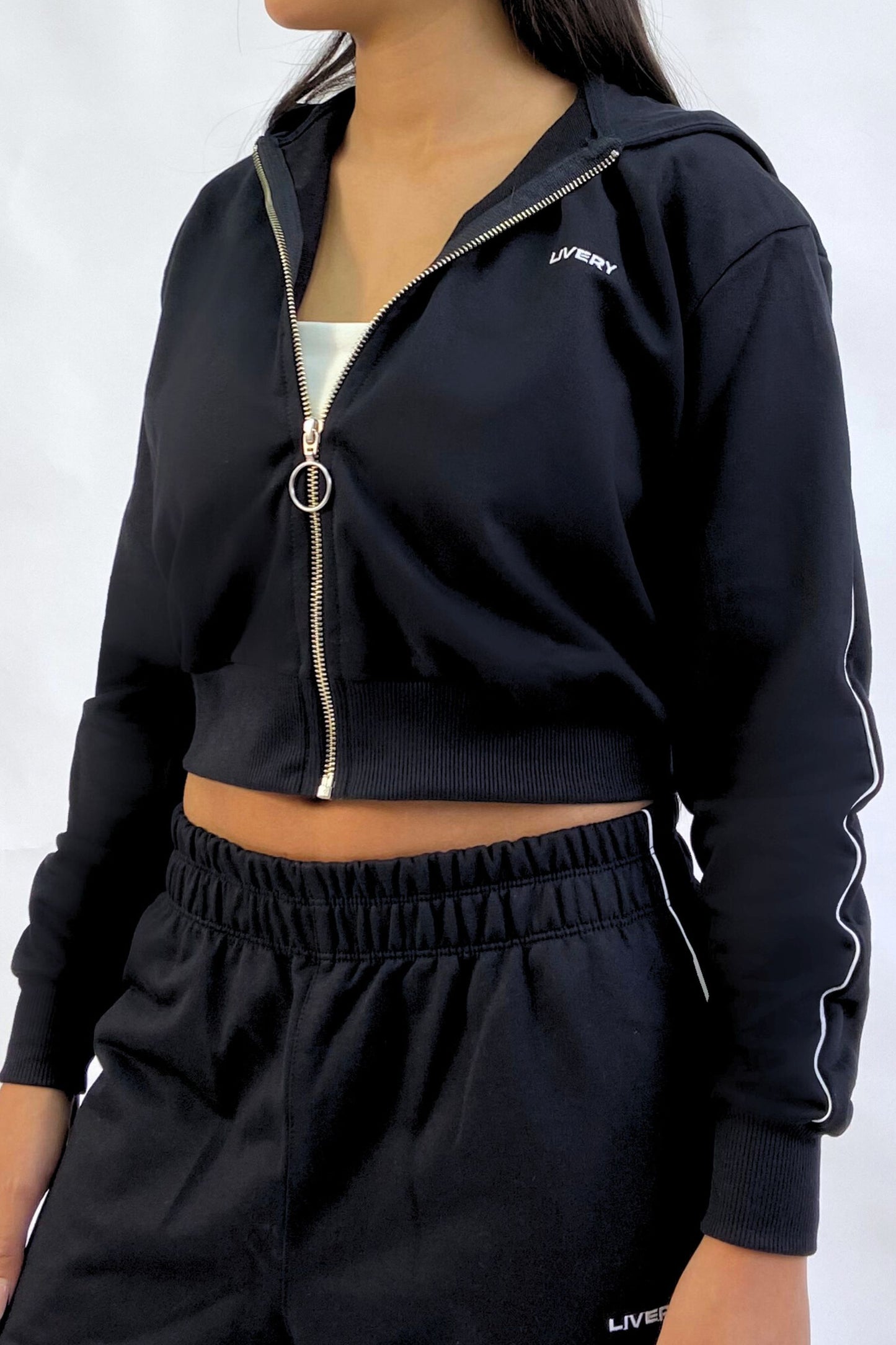 Buso Kat – Negro