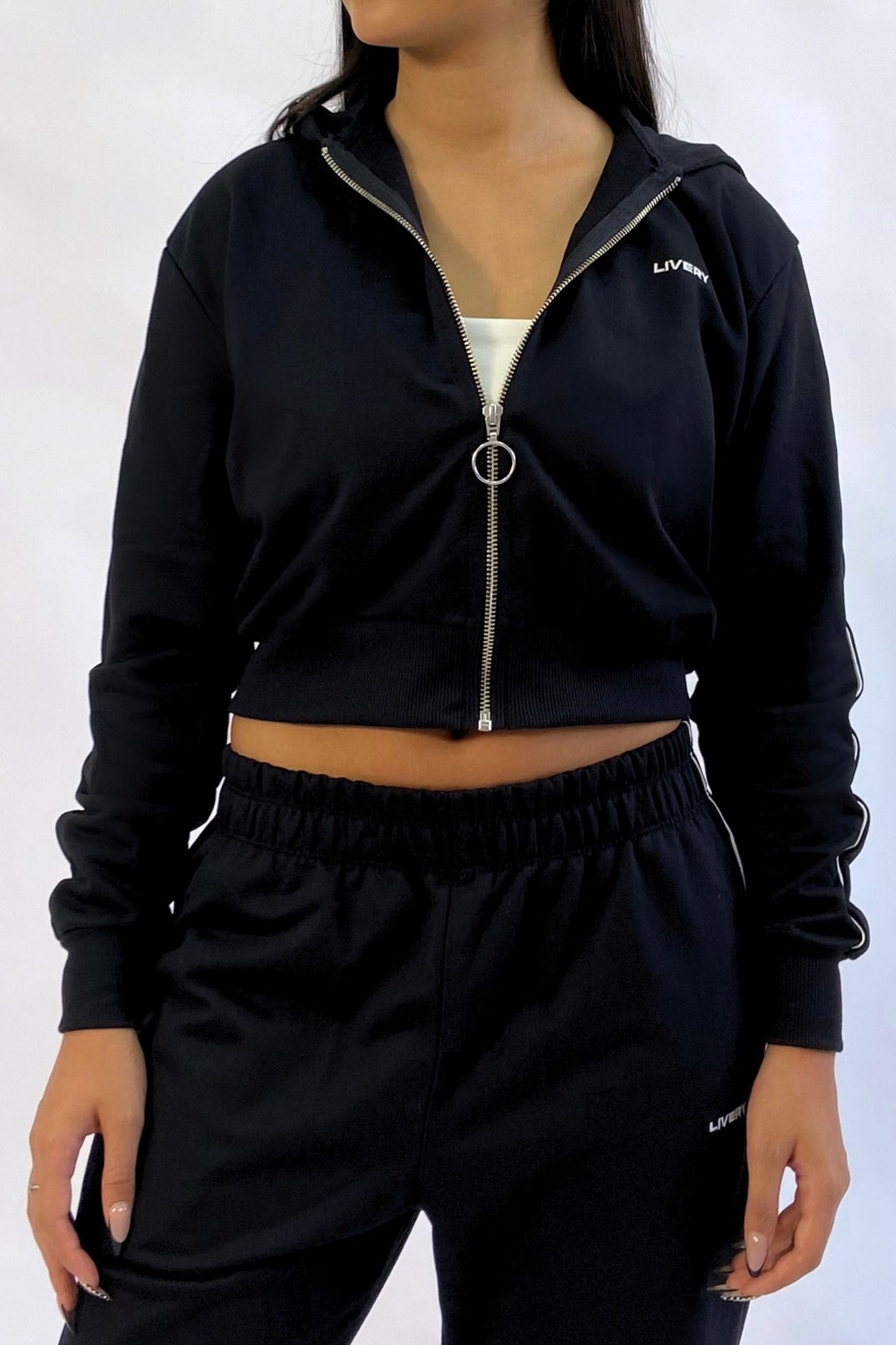 Buso Kat – Negro