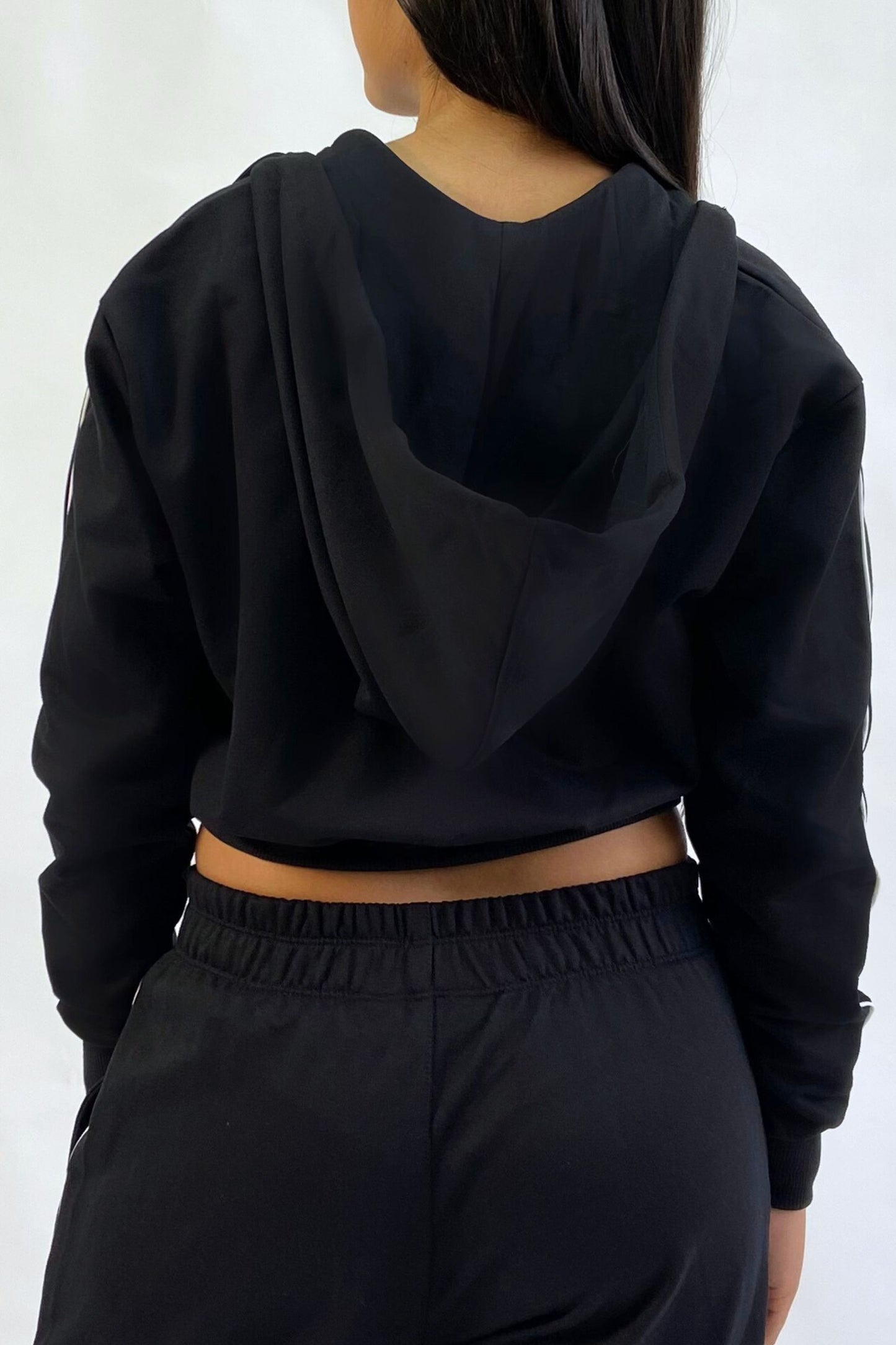 Buso Kat – Negro
