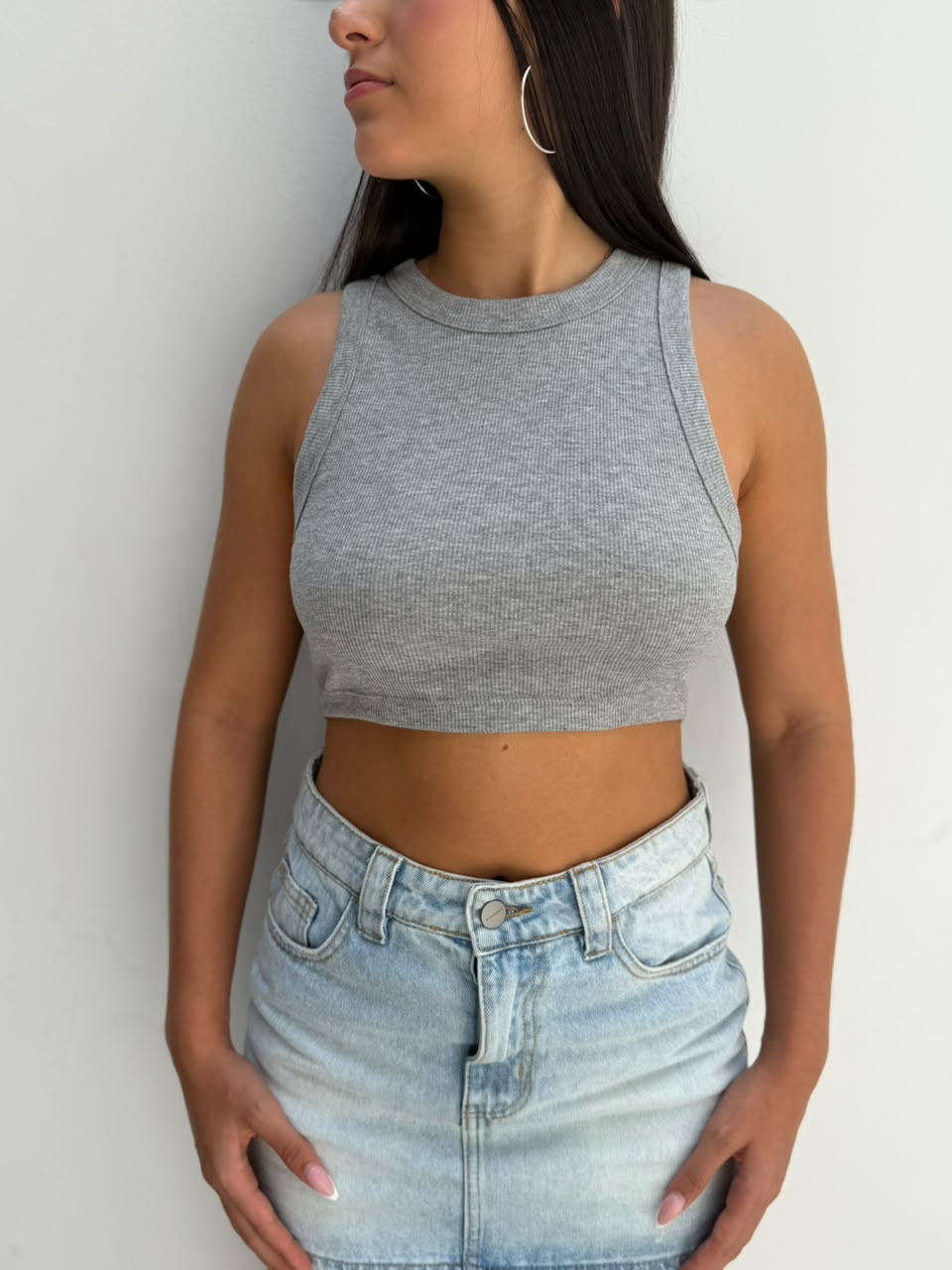 Blusa Kins croptop mini básica sisa - Gris