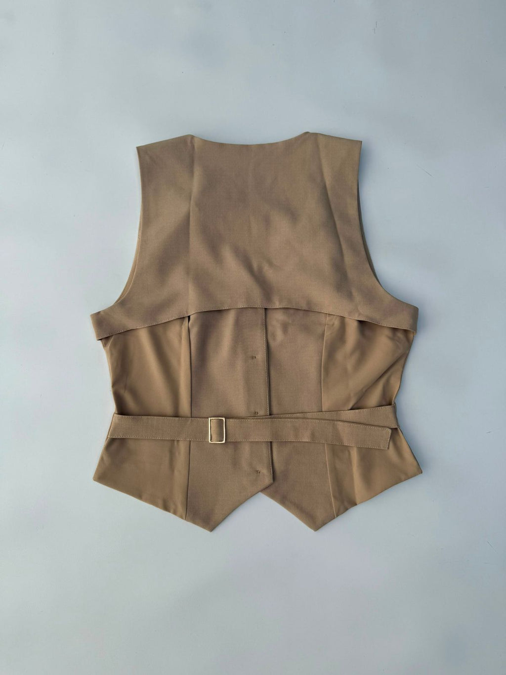 Blusa Luc chaleco escote espalda con tira gradual - camel