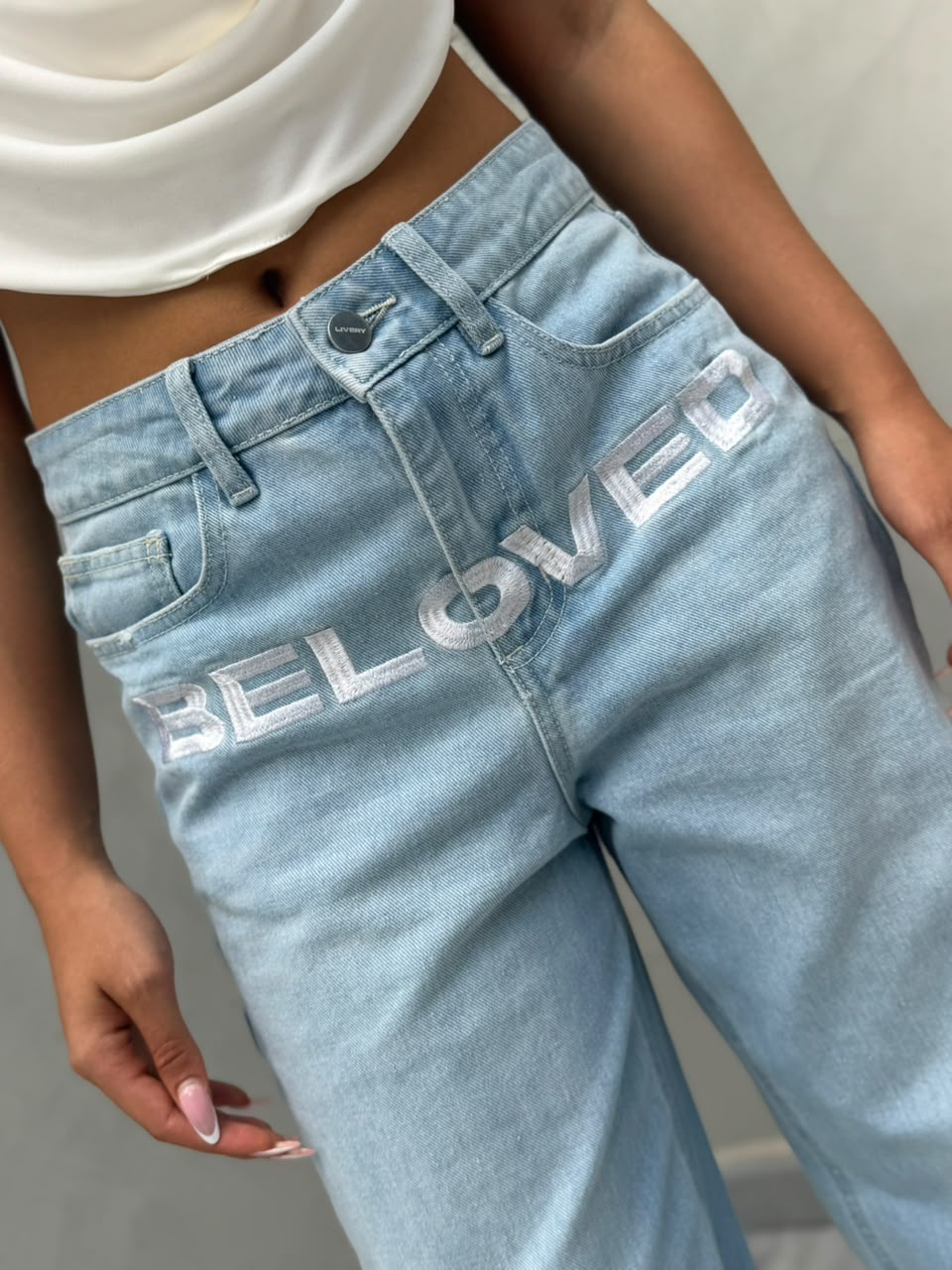 Jean Beloved Desgaste Sandblasting Bordado - Azul hielo