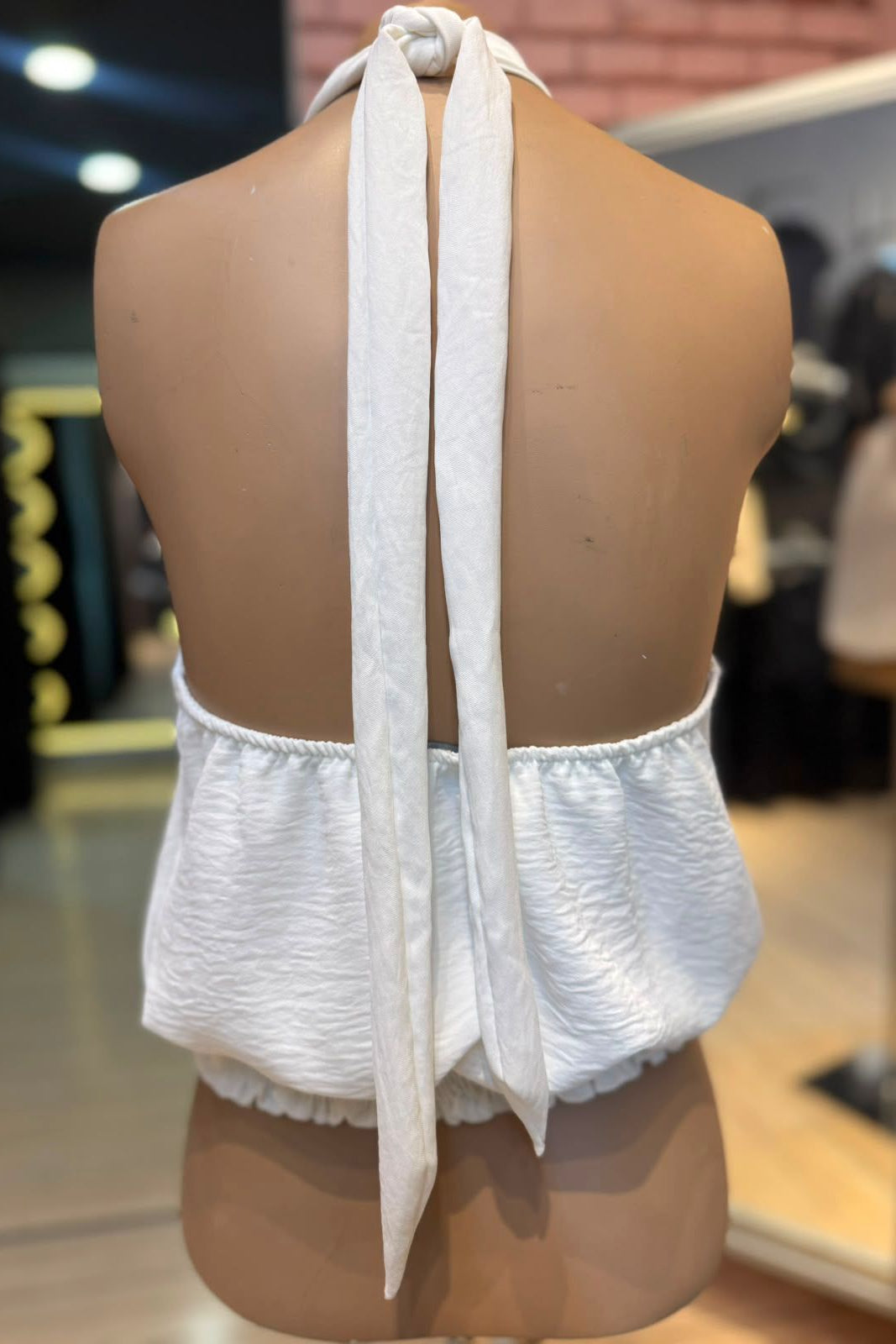 Blusa Theo cuello halter resortada en espalda - Marfil
