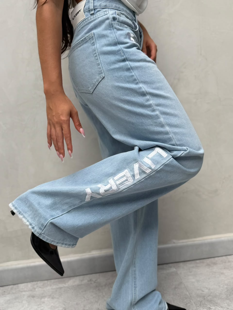 Jean Beloved Desgaste Sandblasting Bordado - Azul hielo