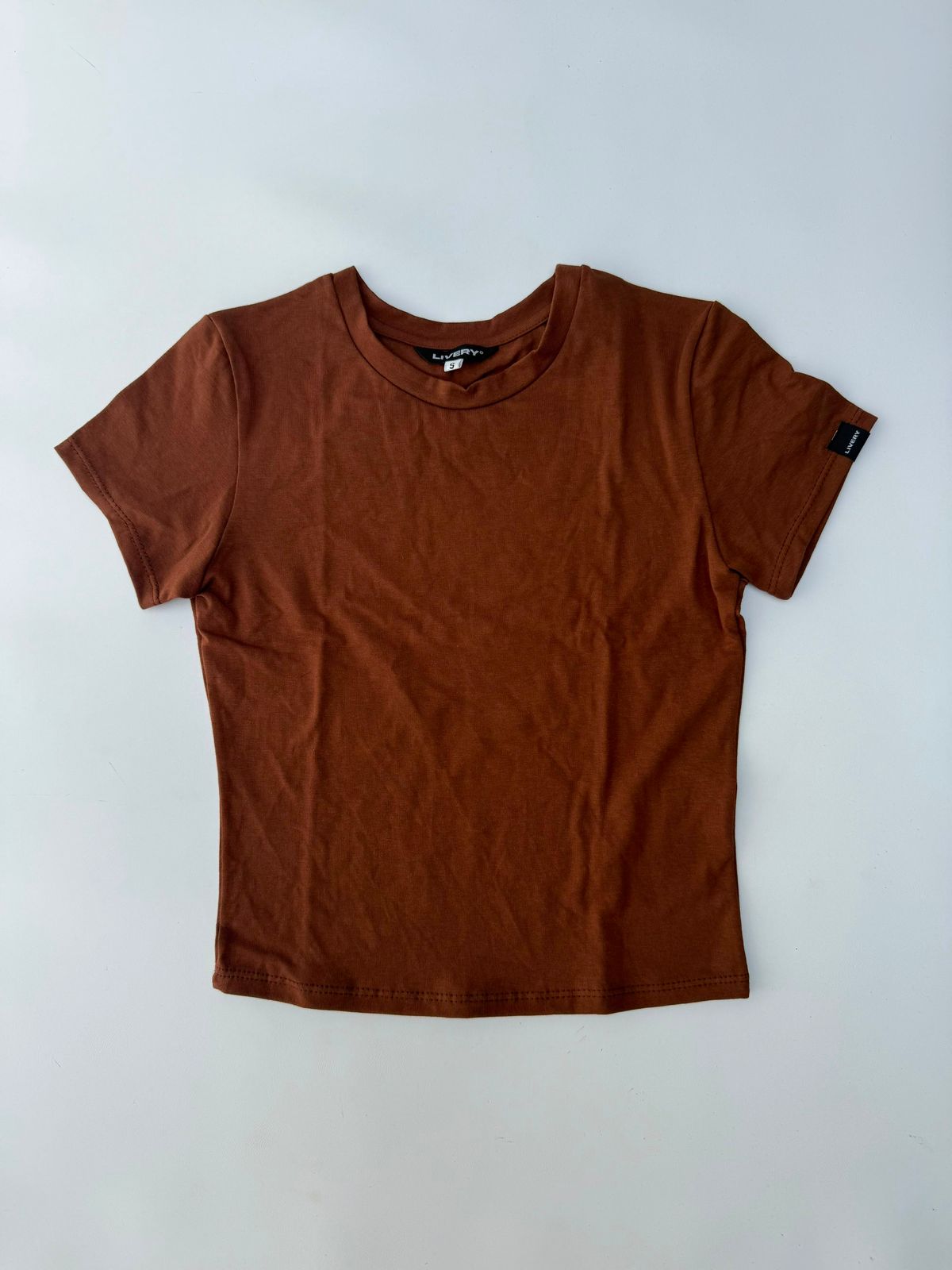 Blusa Mae básica mc ajustada - Café