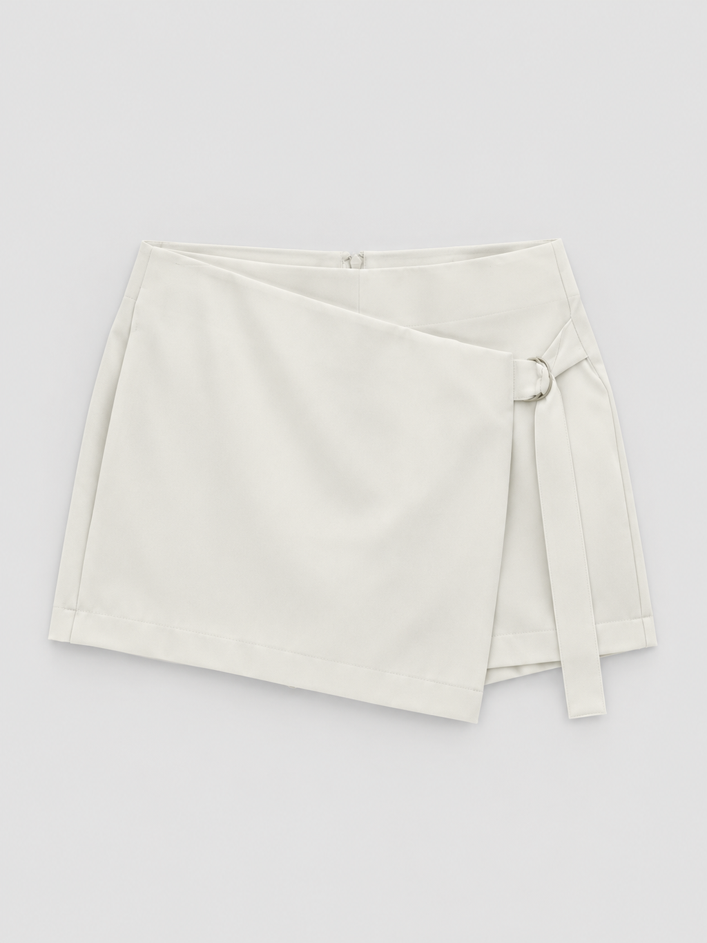 Falda short Laurence tira de ajuste lateral con pico al frente - Marfil
