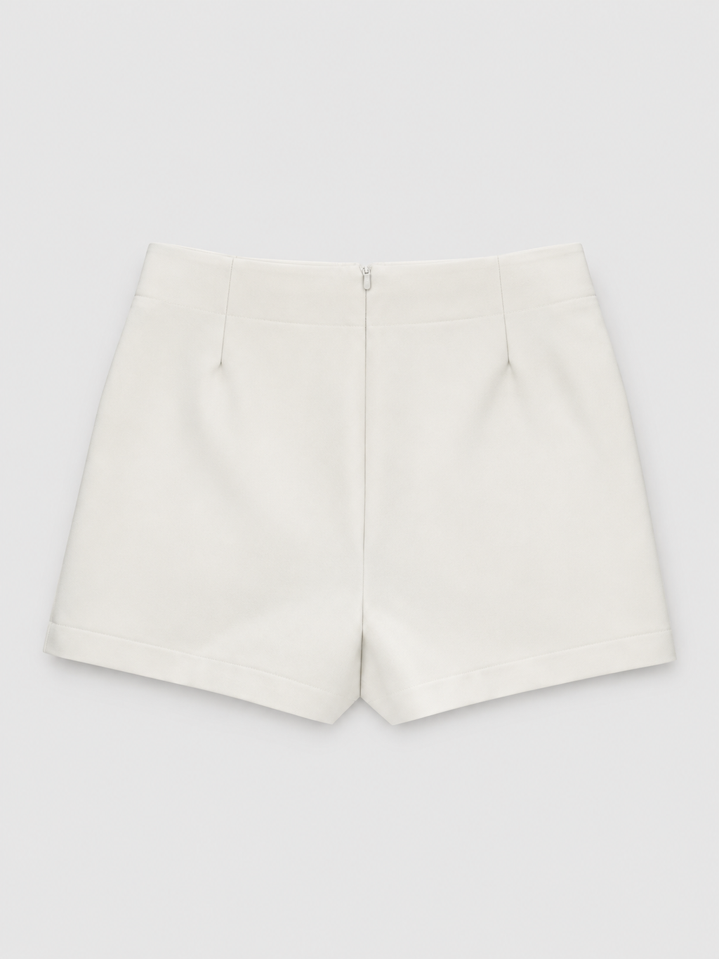 Falda short Laurence tira de ajuste lateral con pico al frente - Marfil