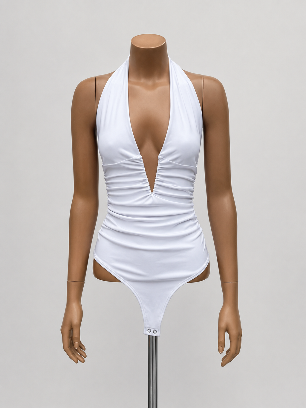 Blusa Bellamy body escote profundo herraje v de amarre en cuello
