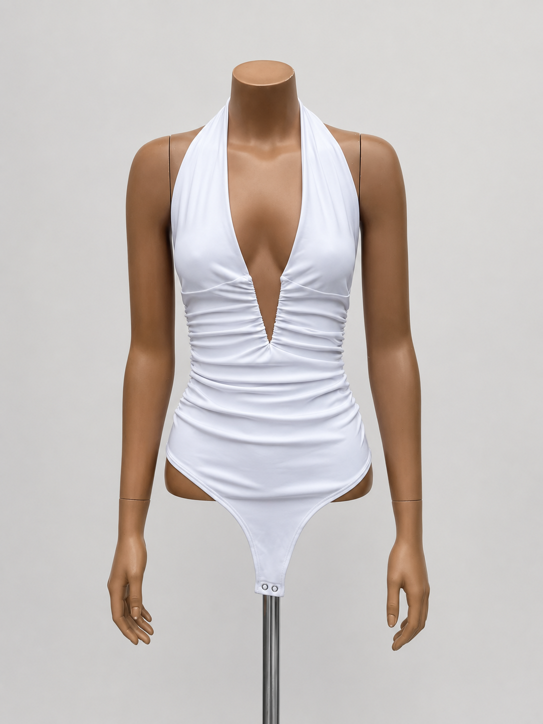 Blusa Bellamy body escote profundo herraje v de amarre en cuello