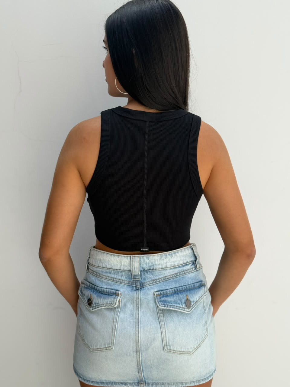 Blusa Kins croptop mini básica sisa - Negro