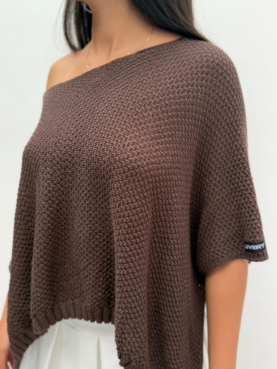 Blusa Alondra ruana corta tejida - Cafe