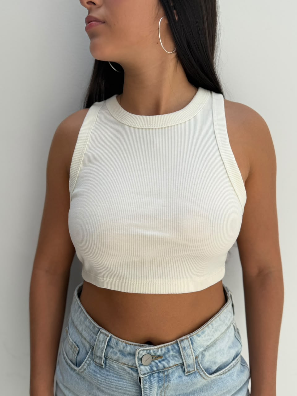 Blusa Kins croptop mini básica sisa - Crema