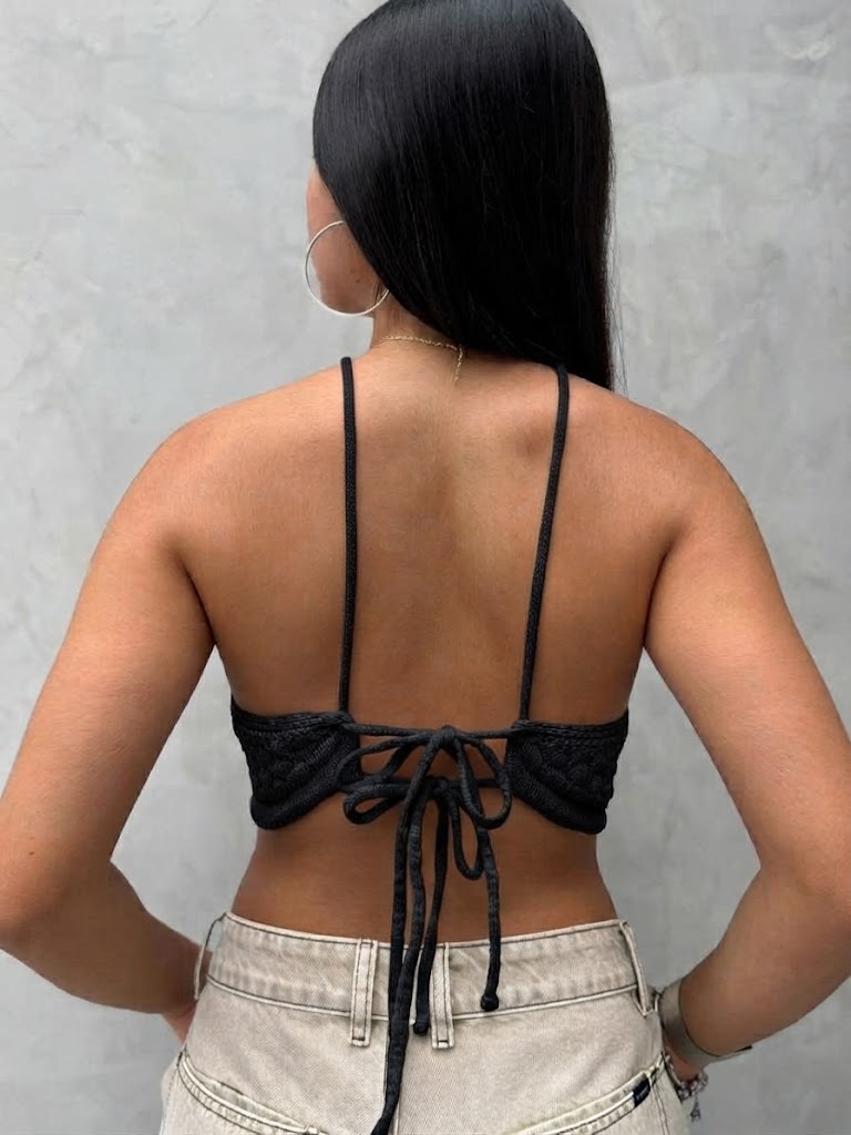 Blusa Annika babero tejido - Negro