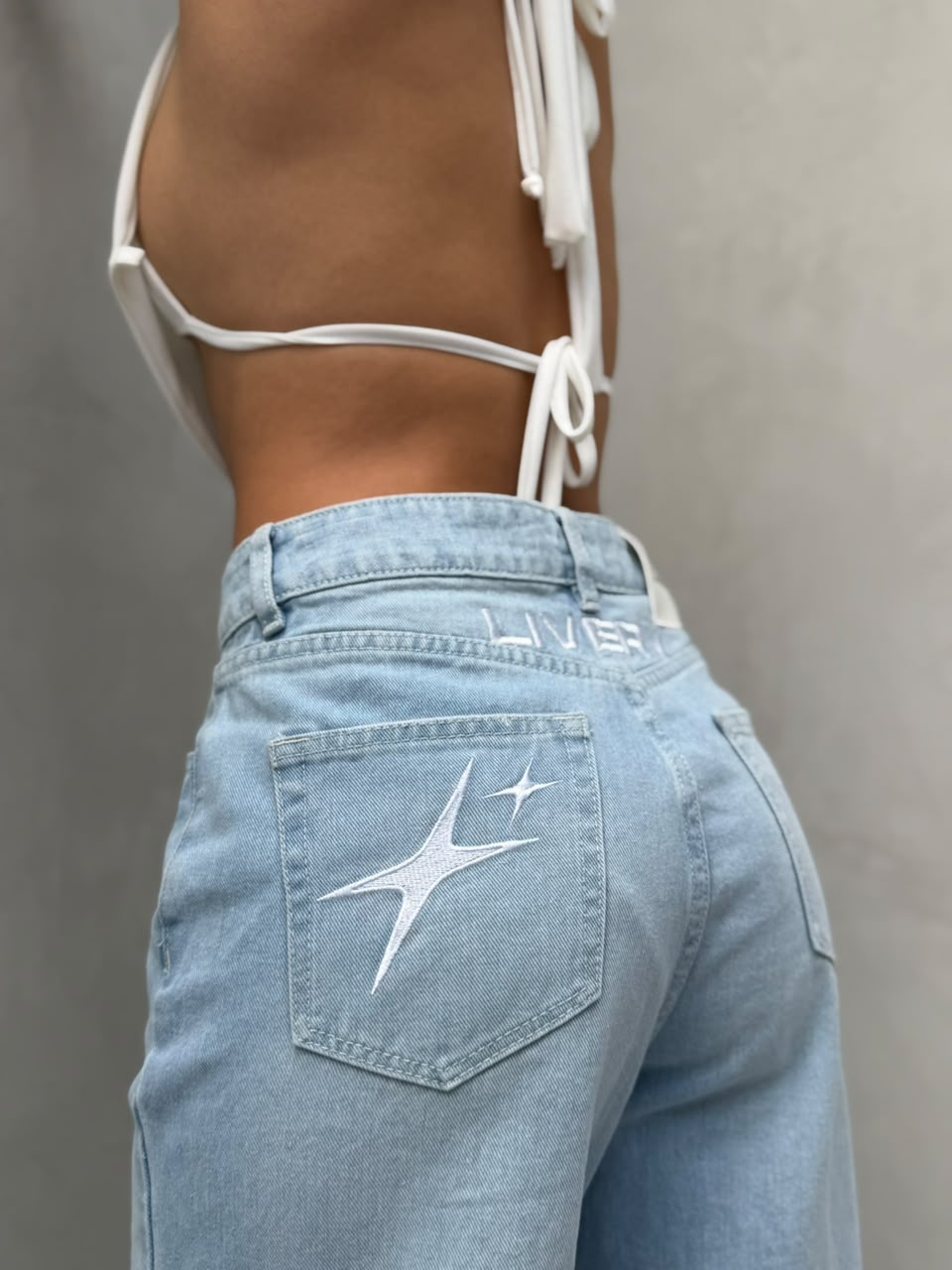 Jean Beloved Desgaste Sandblasting Bordado - Azul hielo