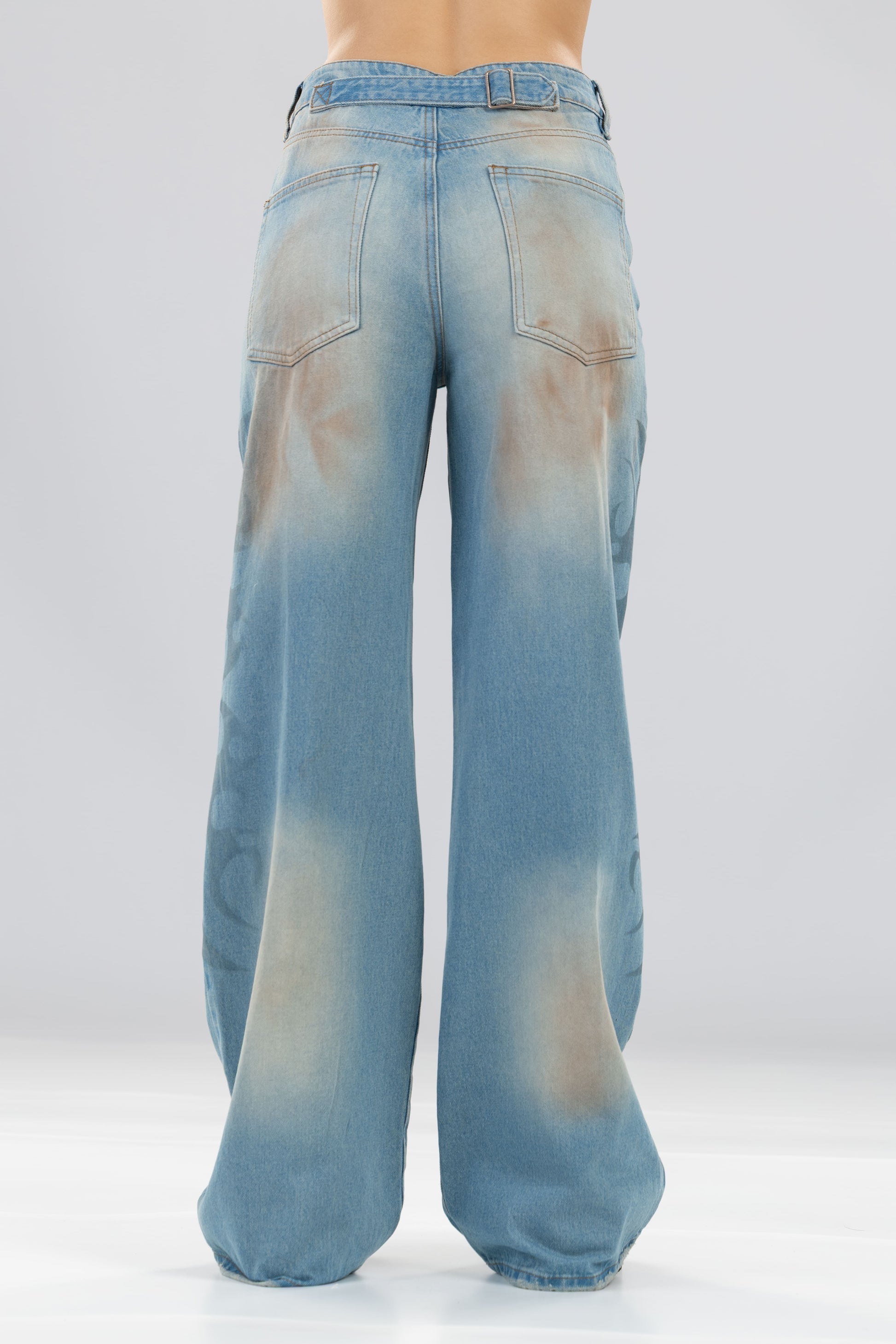 Jean Skater empolvado