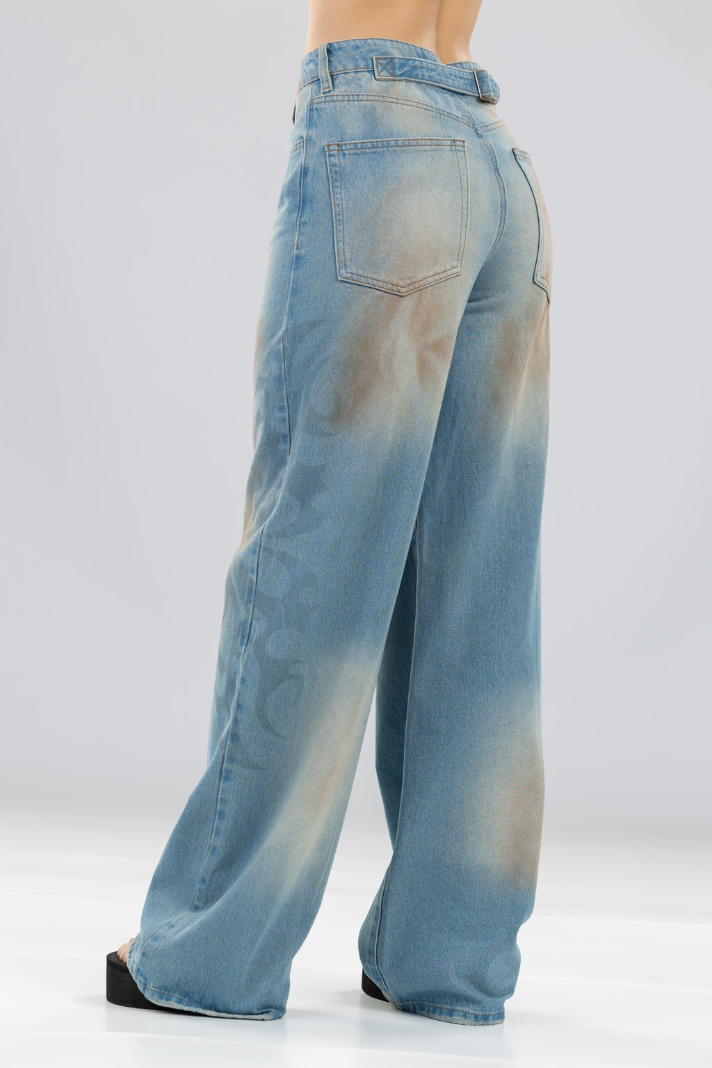 Jean Skater empolvado