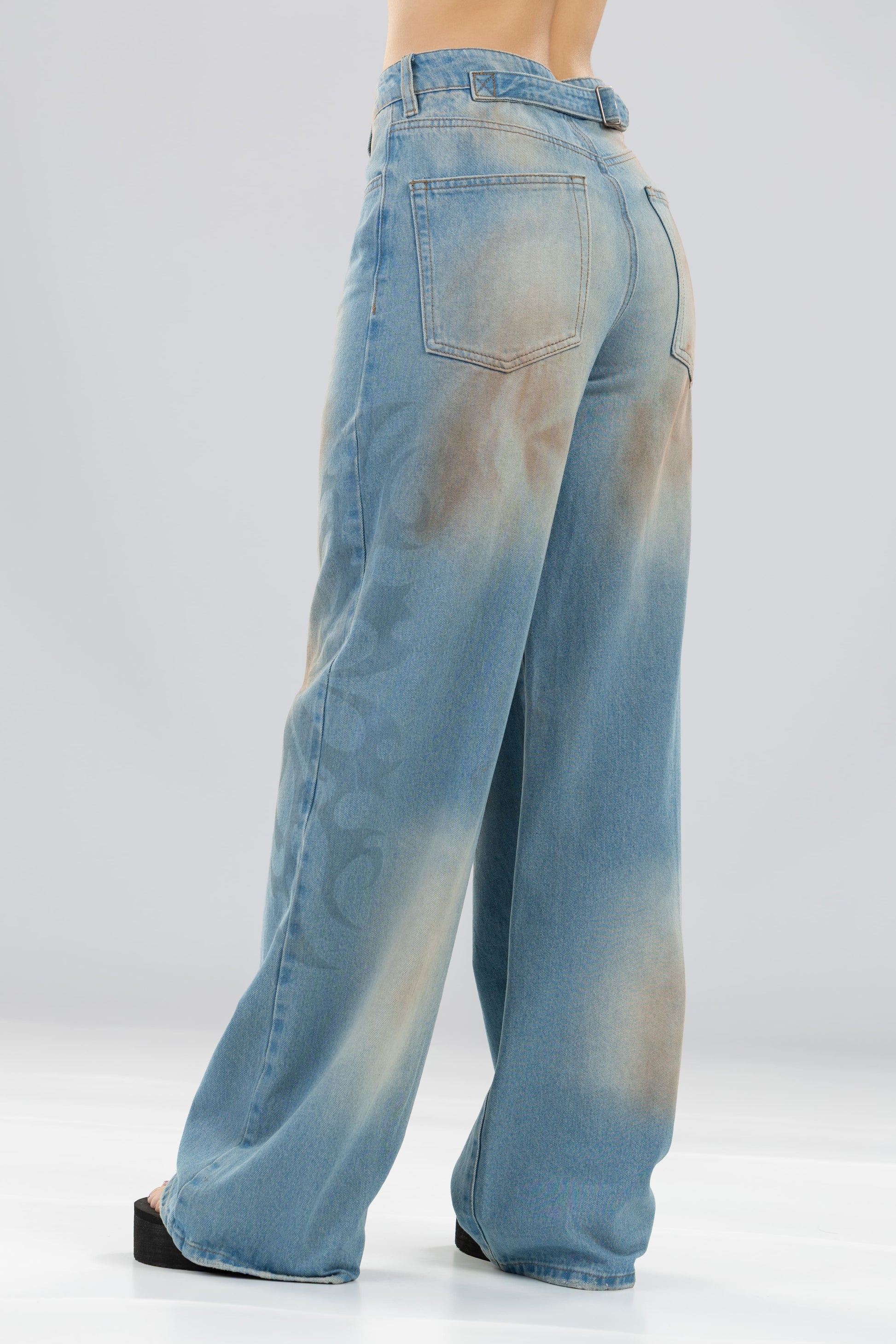 Jean Skater empolvado