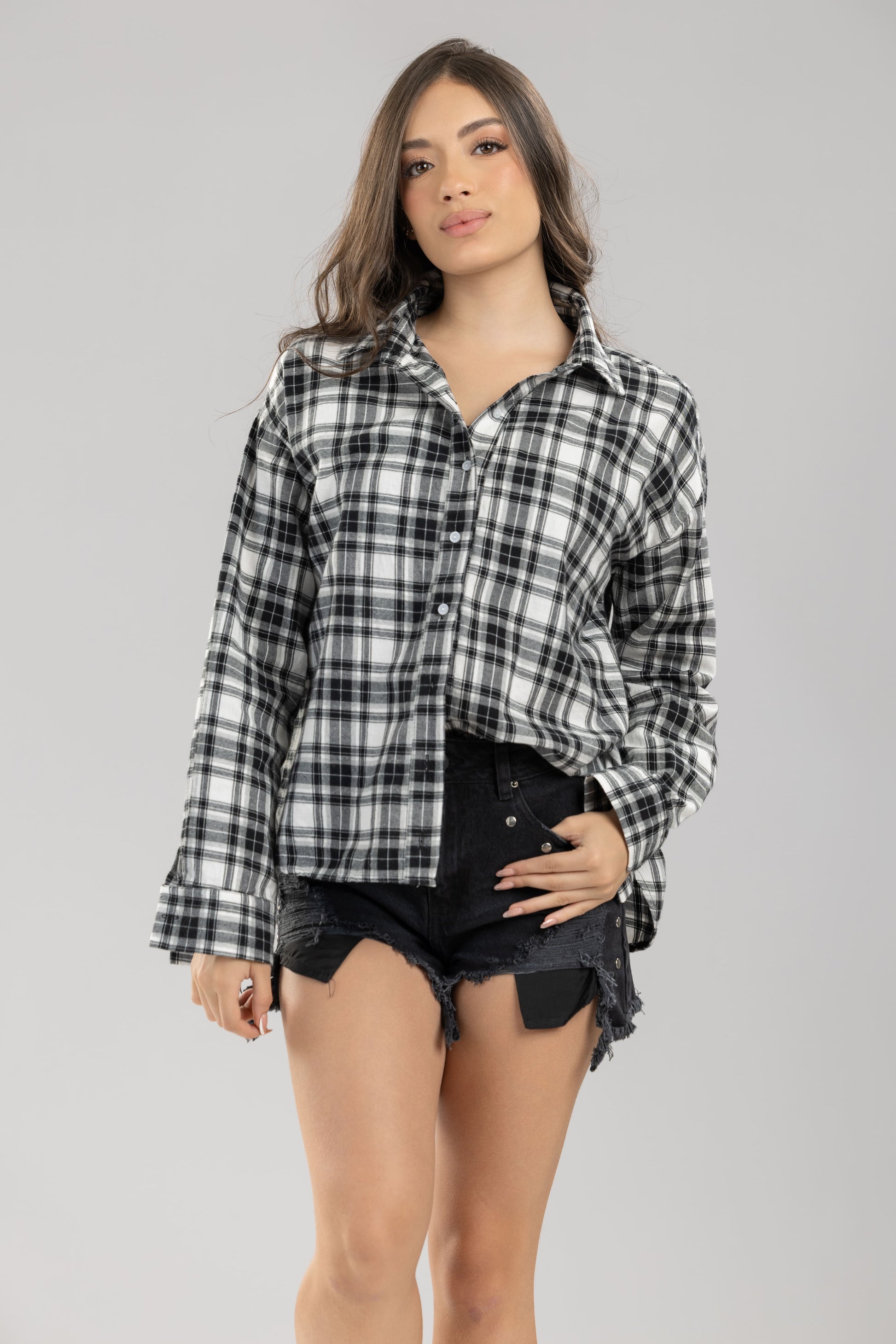 Blusa jarik camisera cuadros oversize larga - Negro