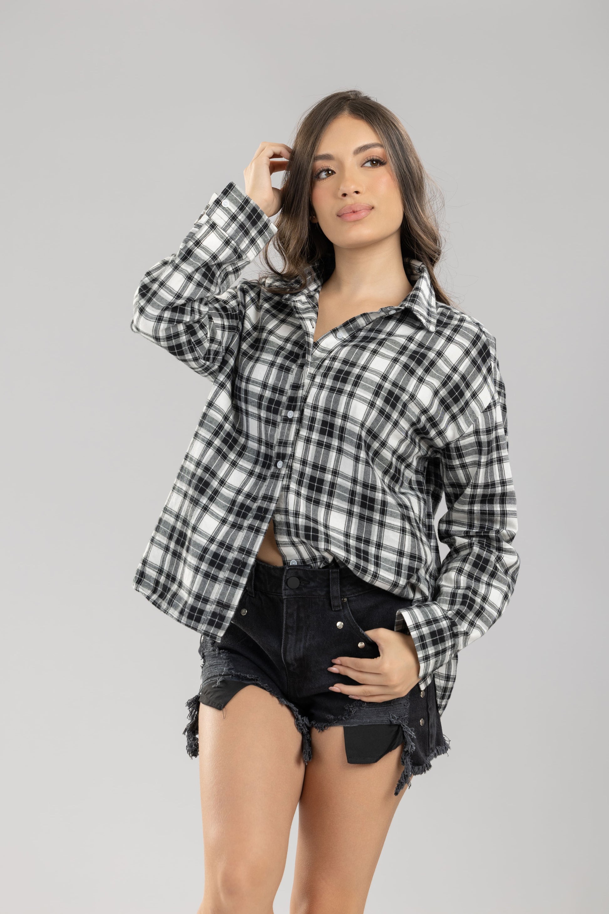 Blusa jarik camisera cuadros oversize larga - Negro
