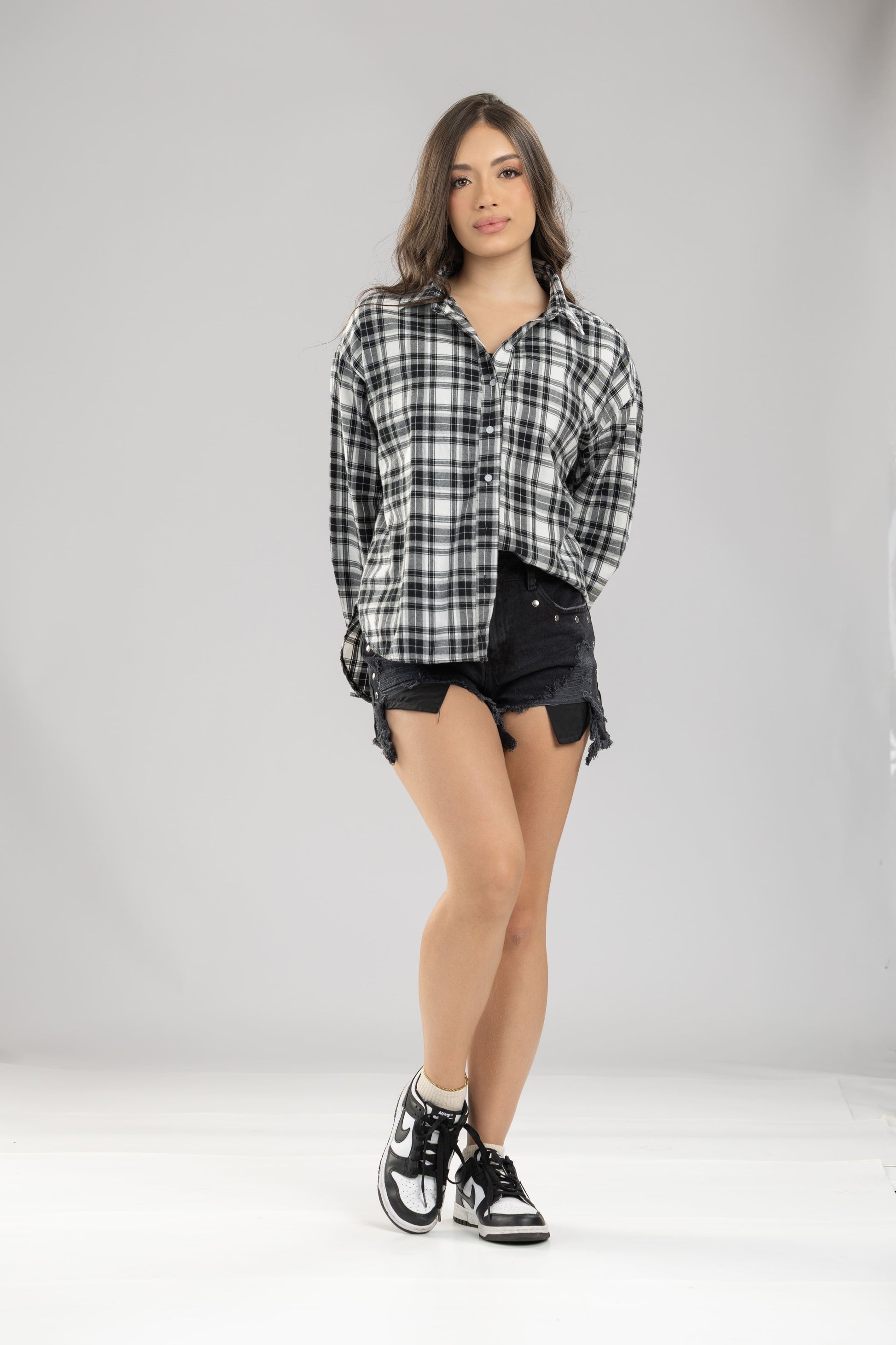 Blusa jarik camisera cuadros oversize larga - Negro