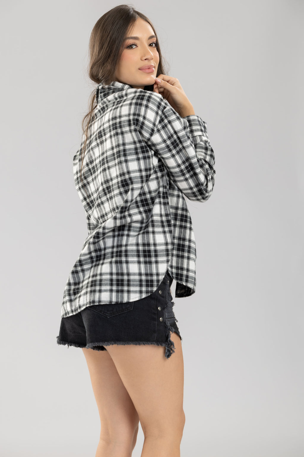Blusa jarik camisera cuadros oversize larga - Negro
