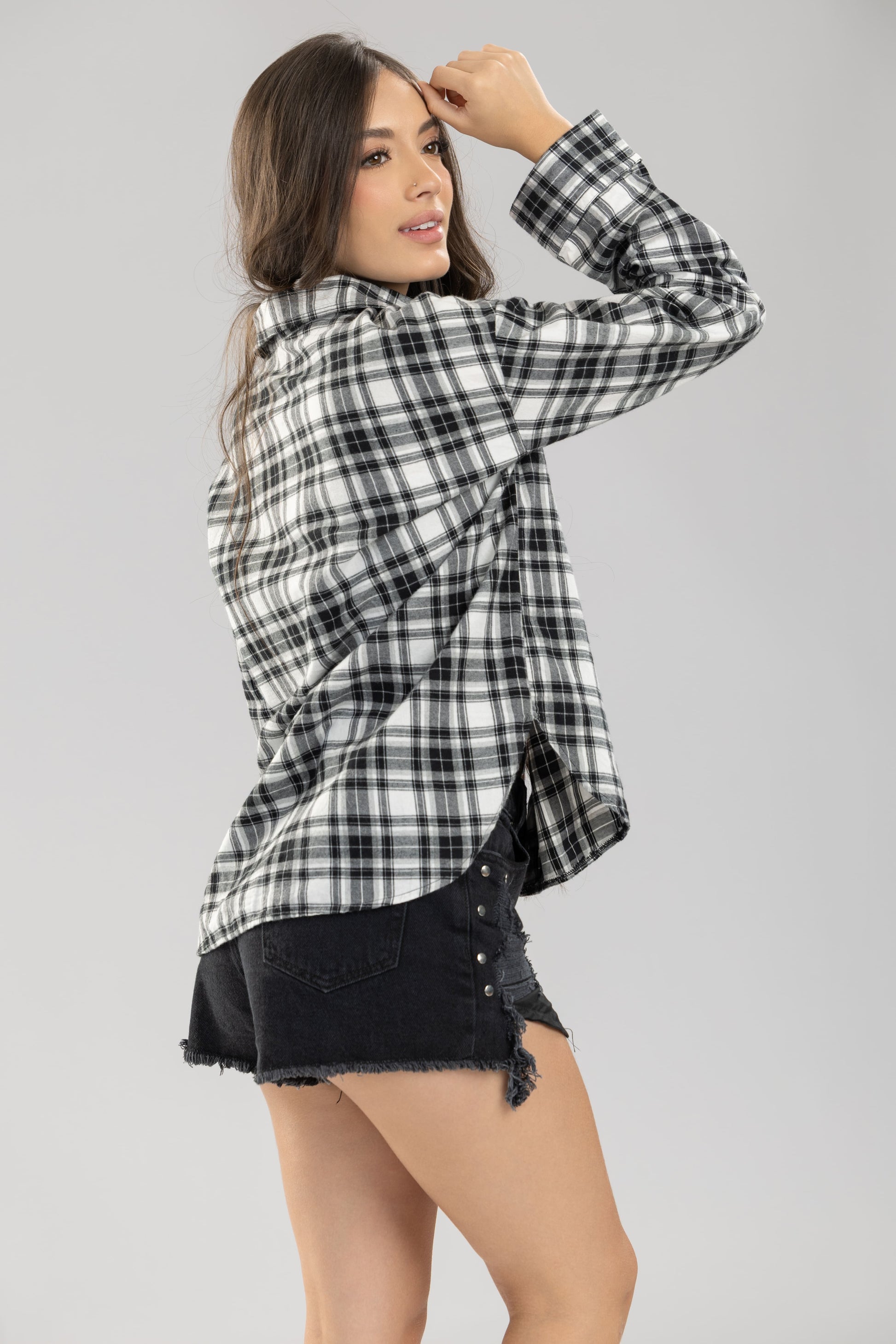 Blusa jarik camisera cuadros oversize larga - Negro