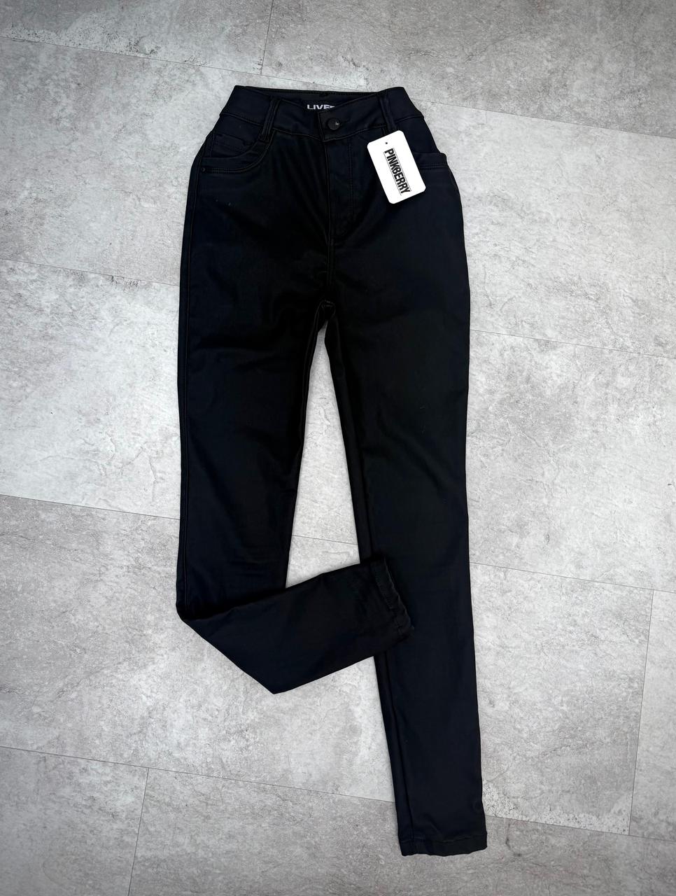 Jean Carrión skinny tipo cuero strech