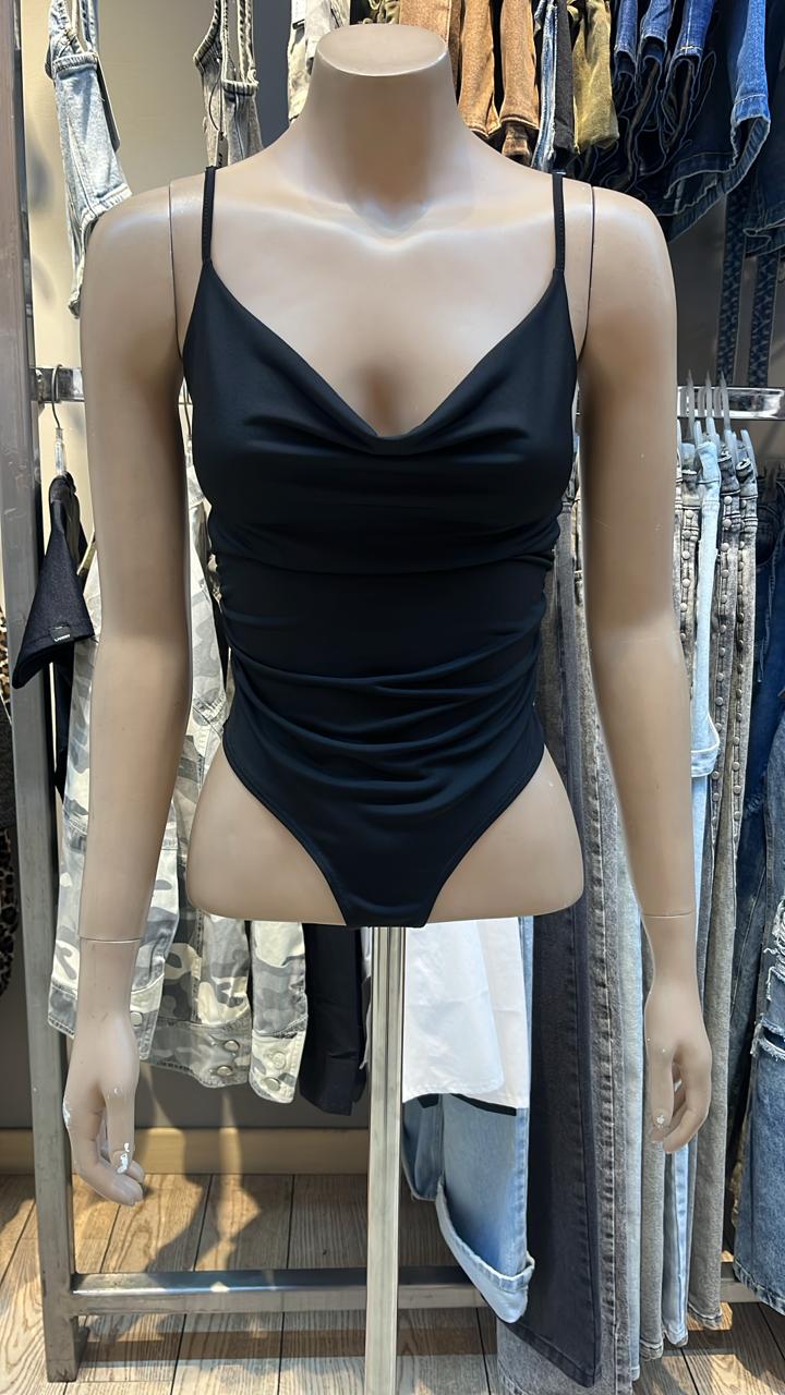 Blusa body Cora drapeado  - Negro