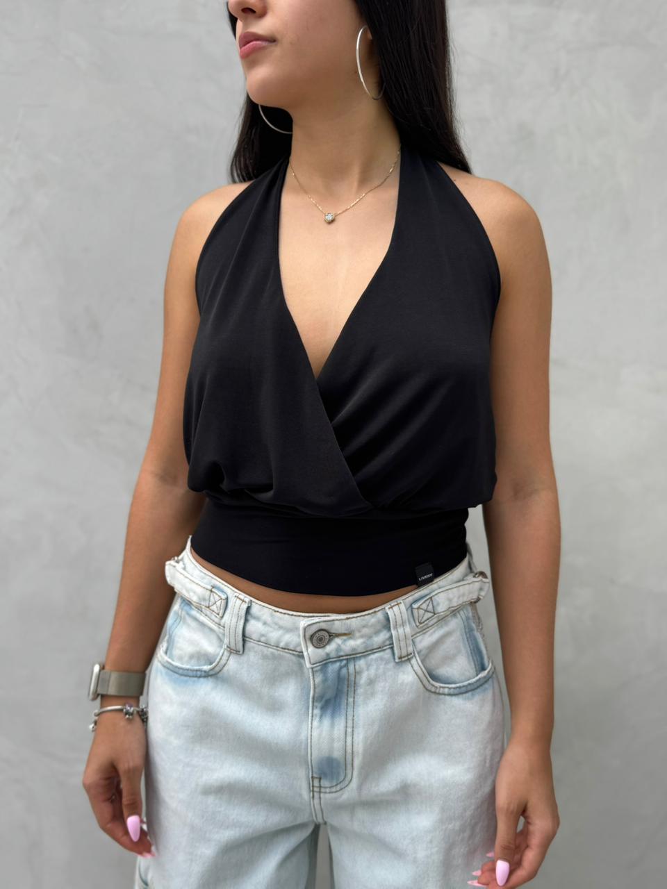 Blusa Bianca cruzada frente escote al cuello - Negra