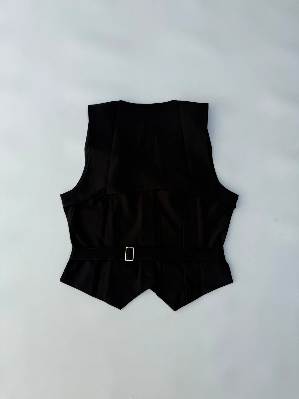 Blusa Luc chaleco escote espalda con tira gradual - Negro