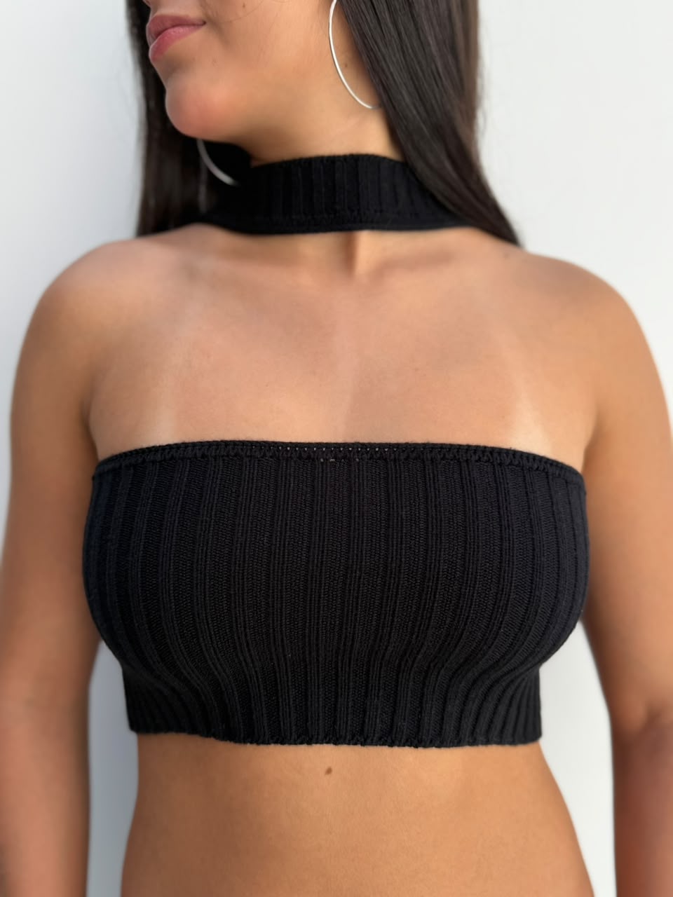 Blusa Kalvin straple tejido con cuello tira - Negro