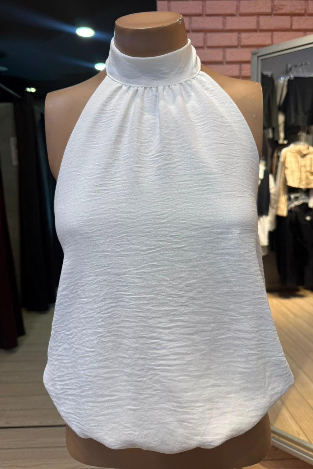Blusa Theo cuello halter resortada en espalda - Marfil