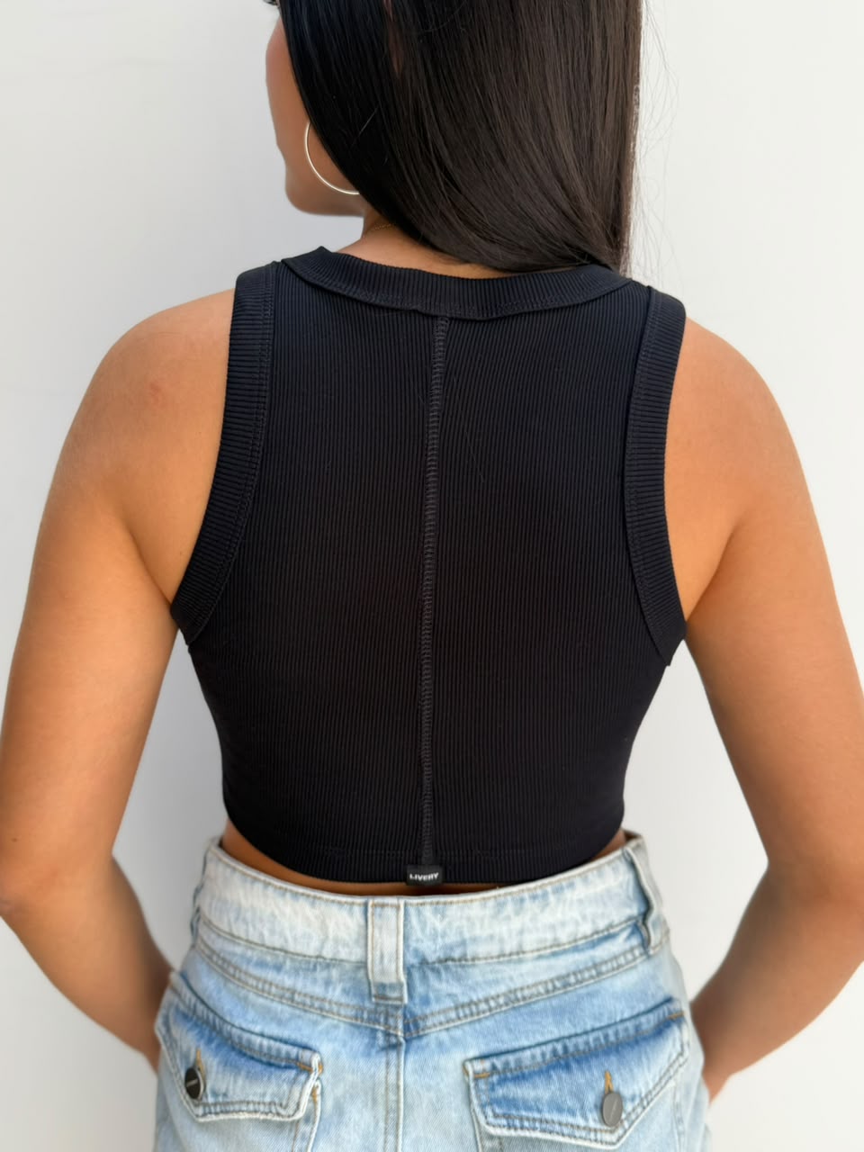 Blusa Kins croptop mini básica sisa - Negro